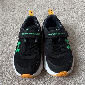 Under Armour Kids' Black and Orange Sneakers, size 1.5